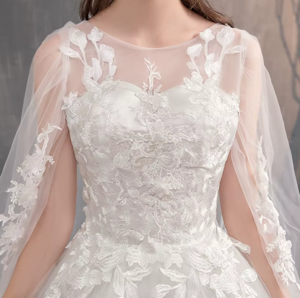 Robe de Mariée avec Longue Brodée Princesse Grande Taille – Image 3