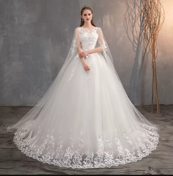 Robe de Mariée avec Longue Casquette en Dentelle Brodée Princesse Grande Taille